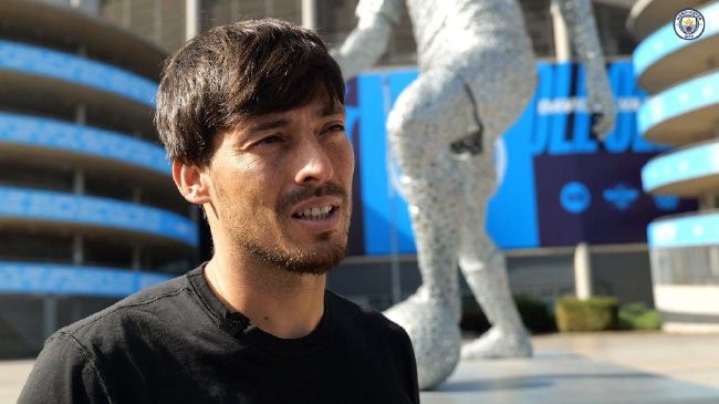 而他，此刻也知道自己已经命不久矣，继续挣扎，也只是徒劳，反而还会丢掉最后一丝尊严。
